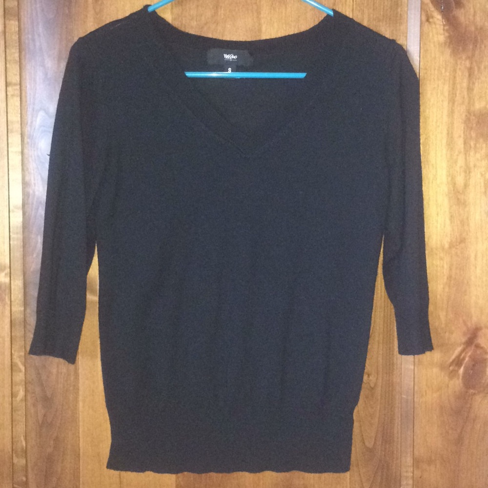 Black half-sleeve, V- neck Sweater